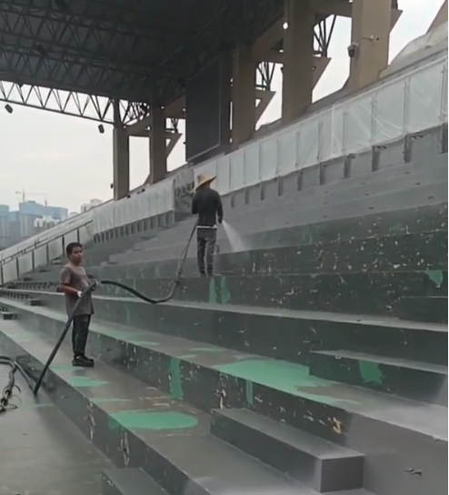 深圳某大學體育館看臺聚脲噴涂施工